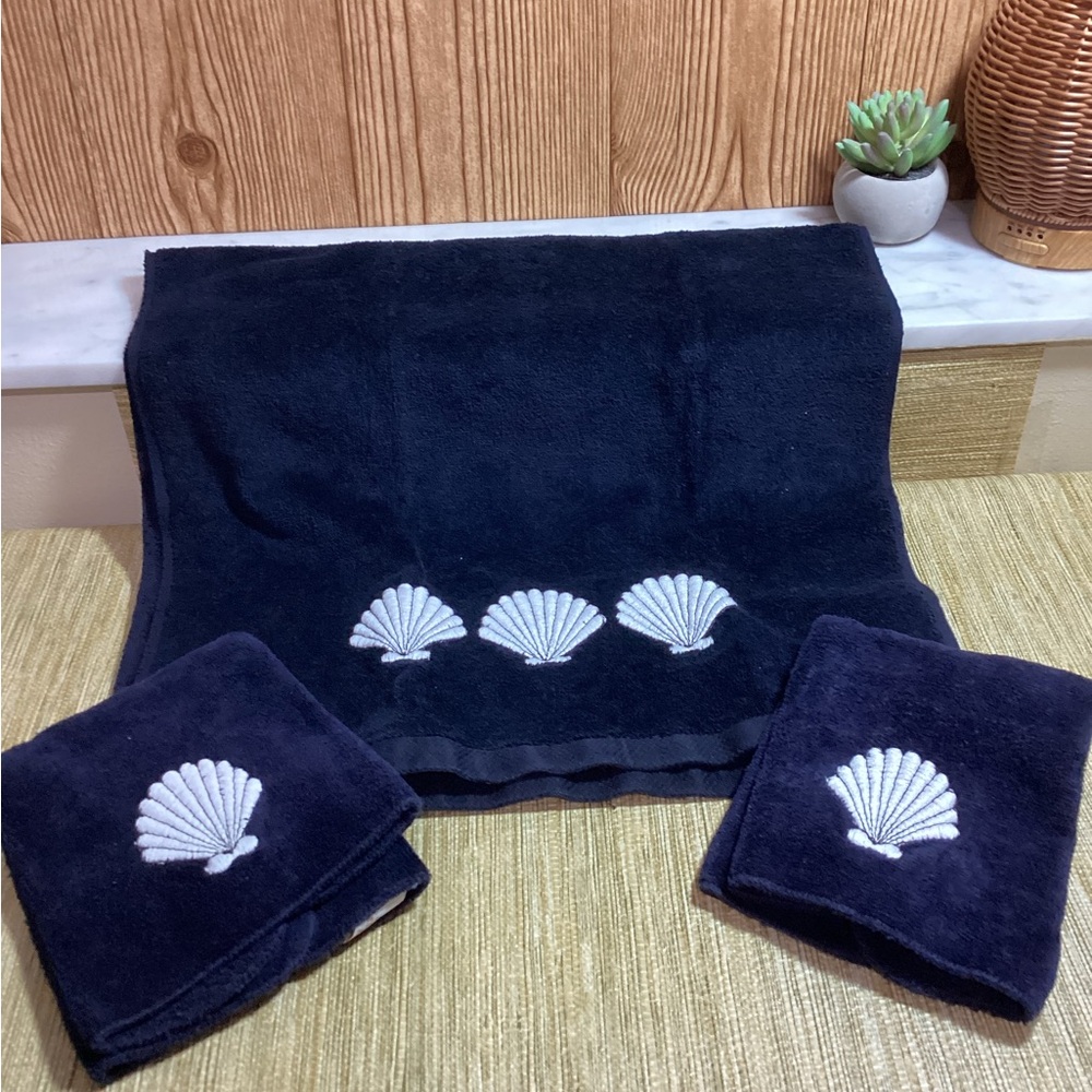 Avanti Midnight Blue Shell Accent Towel Set